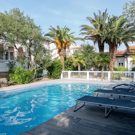 Apartamento Boy & Pool Girl Vir