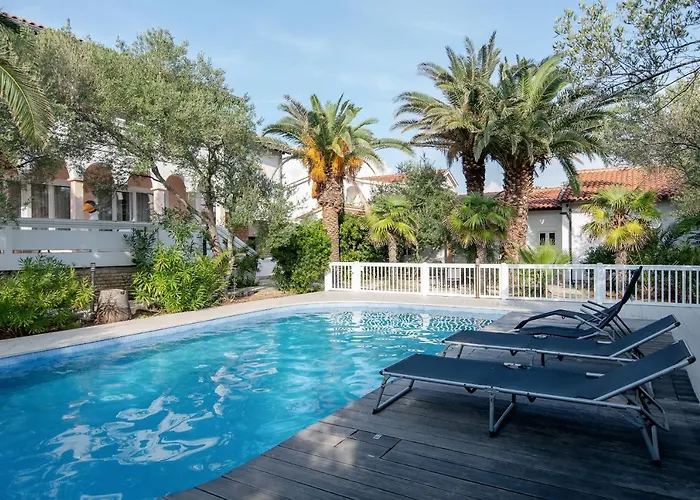 Apartamento Boy & Pool Girl Vir